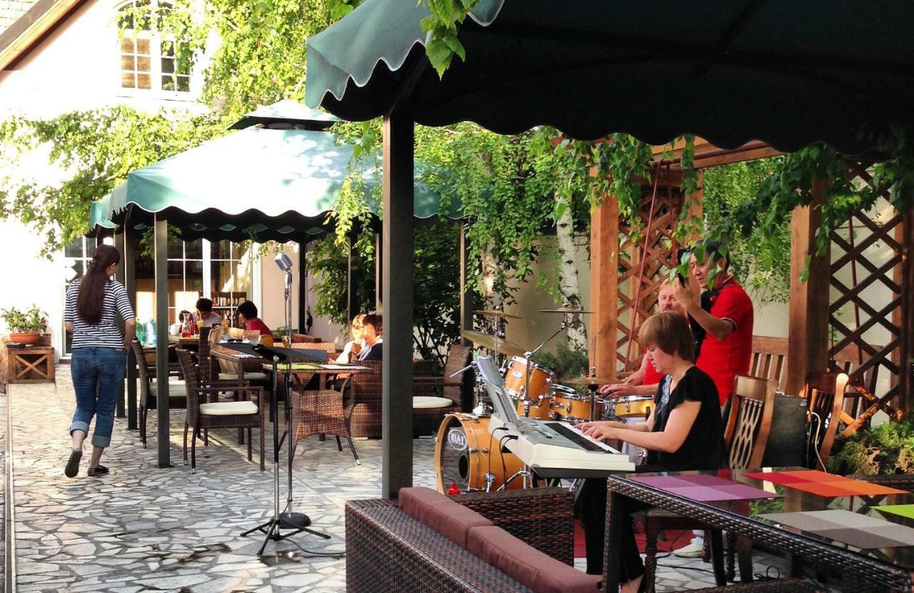 Astoria Garden Hotel Bishkek Ngoại thất bức ảnh
