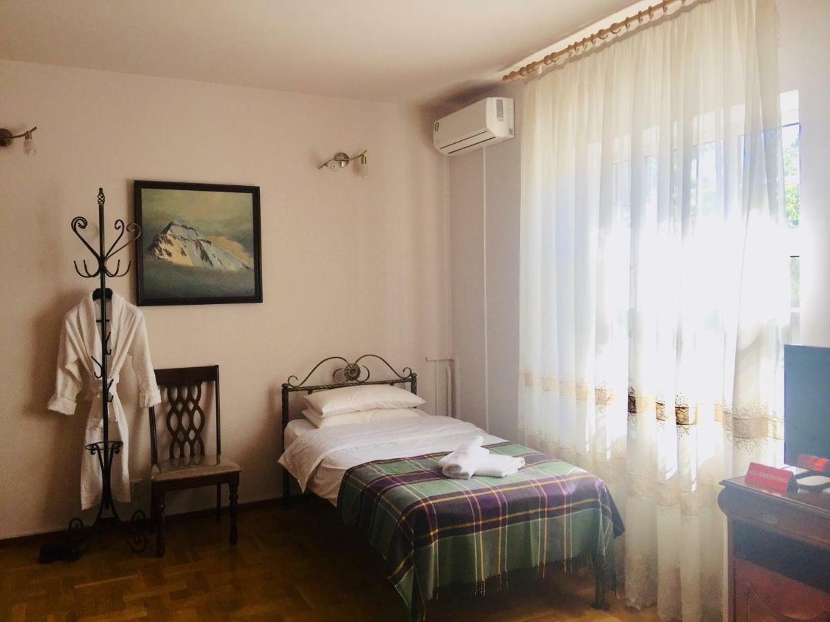 Astoria Garden Hotel Bishkek Ngoại thất bức ảnh