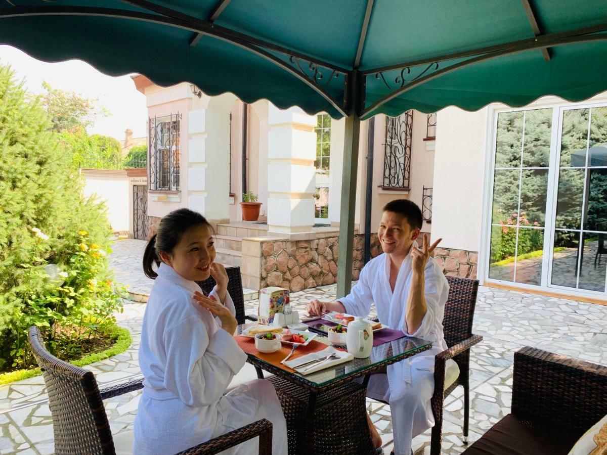 Astoria Garden Hotel Bishkek Ngoại thất bức ảnh